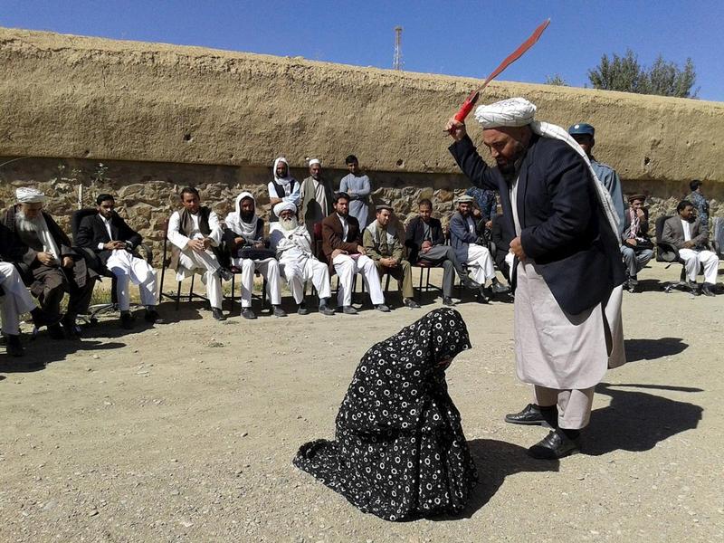 Taliban Cambuk Pasangan Muda-Mudi Di Depan Umum Karena Lakukan Hubungan Cinta Pranikah